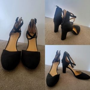 Naturalizer faux suede criss cross pump